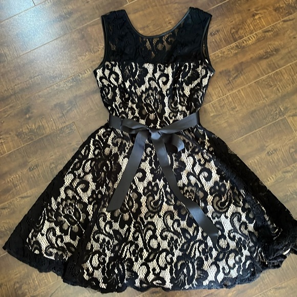 Betsy & Adam Dresses & Skirts - Black lace cocktail dress